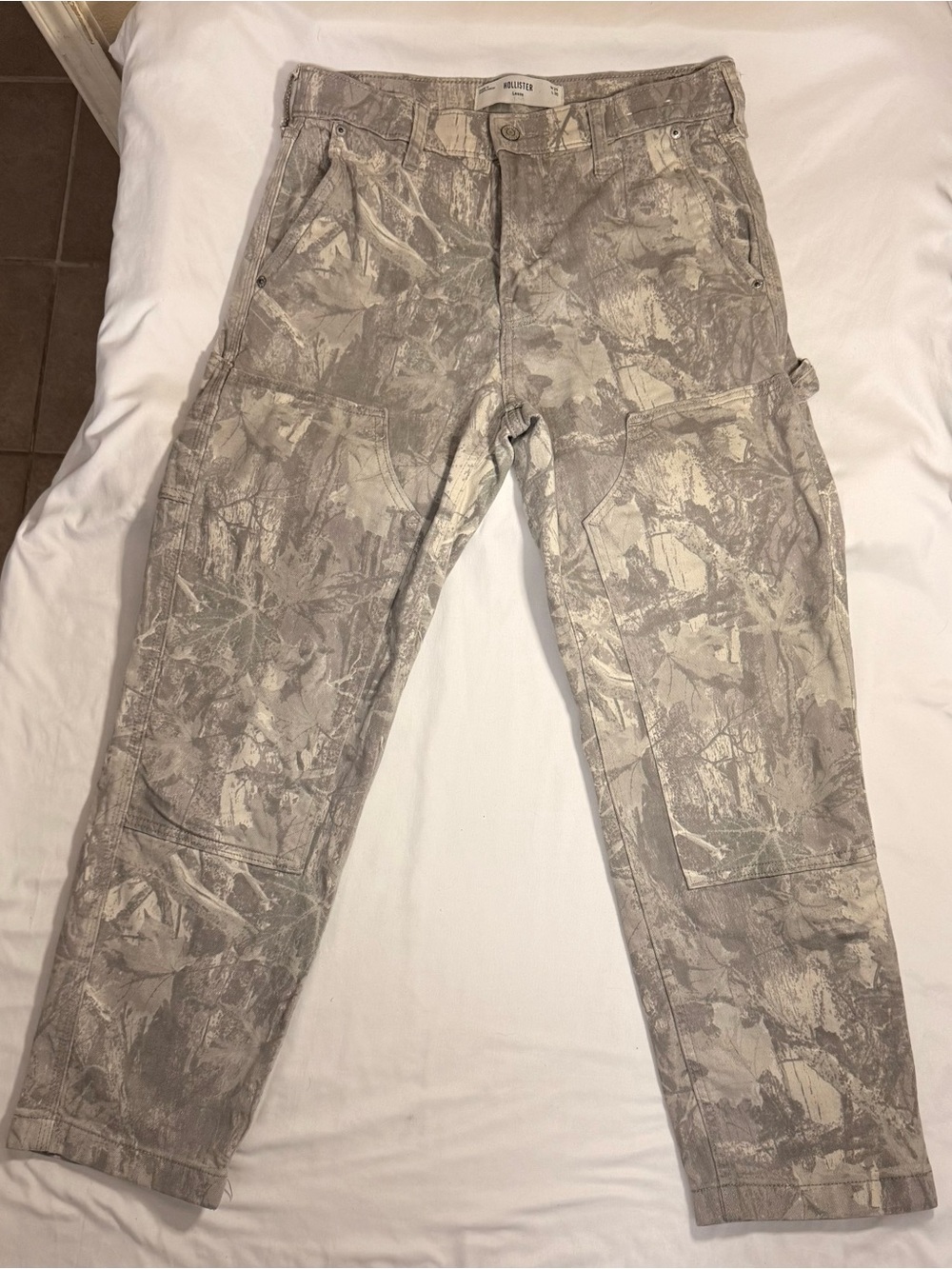 Hollister Men's Gray Beige Camouflage Cargo Pants
